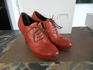 Schoenen maat 37,5 beschikbaar voor biedingen