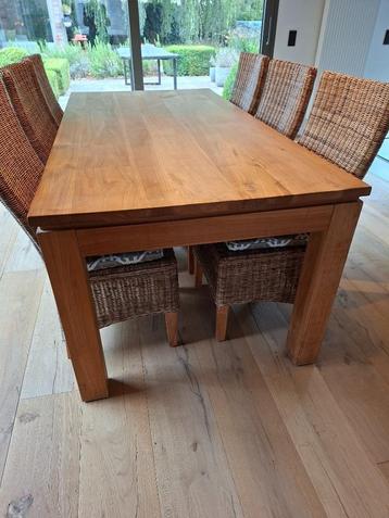 Teak eetplaats tafel beschikbaar voor biedingen