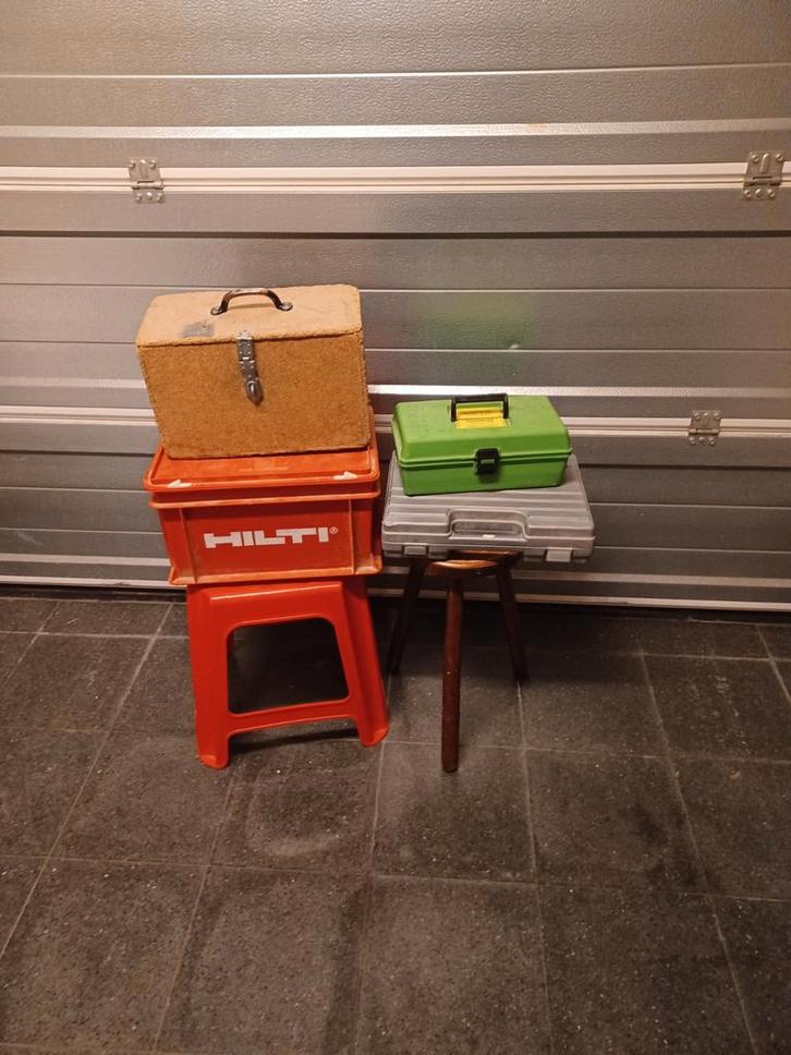 4 werkkoffer/machine sorteerkoffer HILTI samen prijs 12euro, Doe-het-zelf en Bouw, Gereedschapskisten, Ophalen of Verzenden