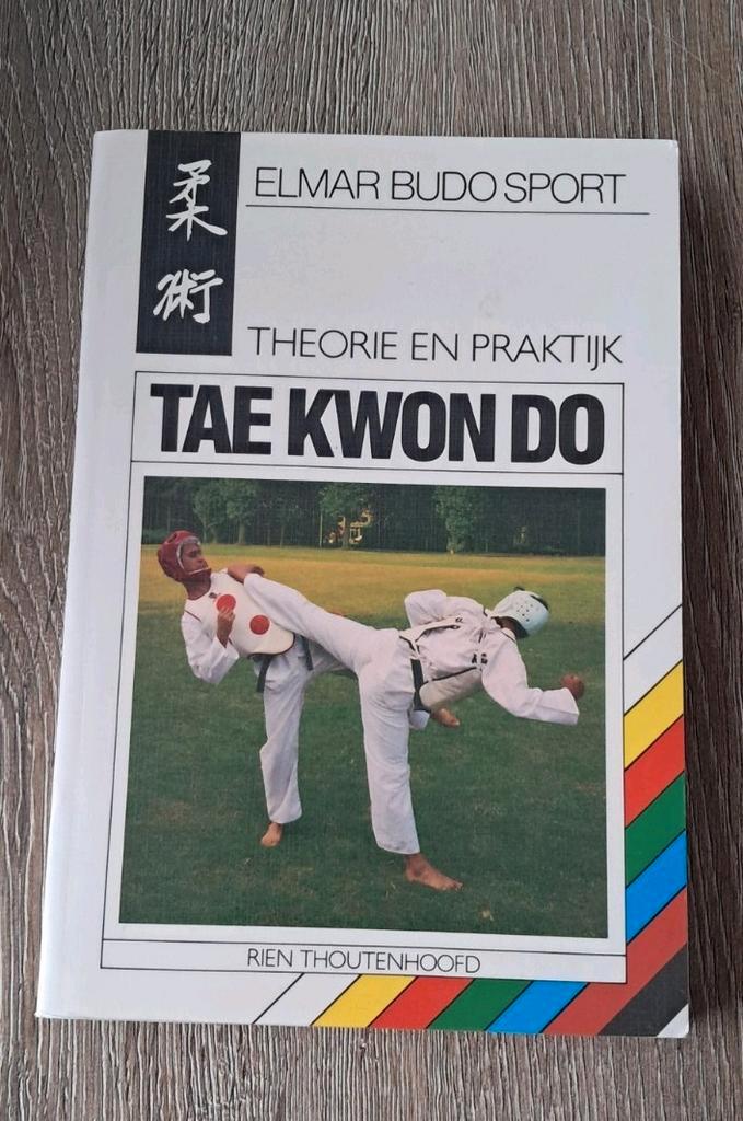 Boek Taekwondo Theorie en Praktijk, Boeken, Sportboeken, Gelezen, Ophalen of Verzenden