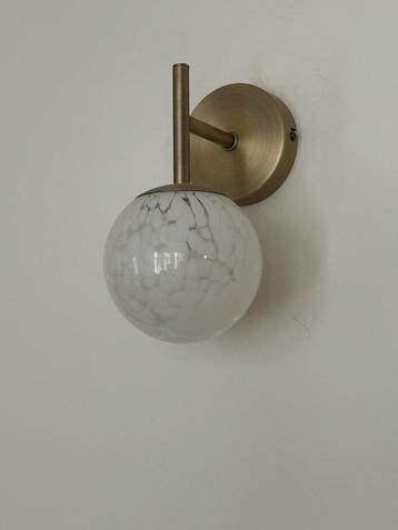 4 wandlampen messing en melkglas beschikbaar voor biedingen