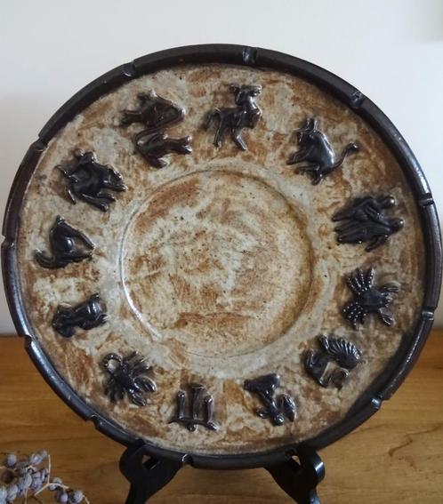 Bouffioulx Armogrès sierbord Ø 30 cm: de sterrenbeelden, Antiek en Kunst, Antiek | Keramiek en Aardewerk, Ophalen of Verzenden