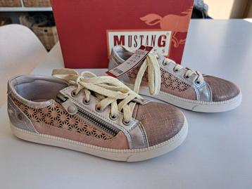 Mustang sneaker NIEUW beschikbaar voor biedingen