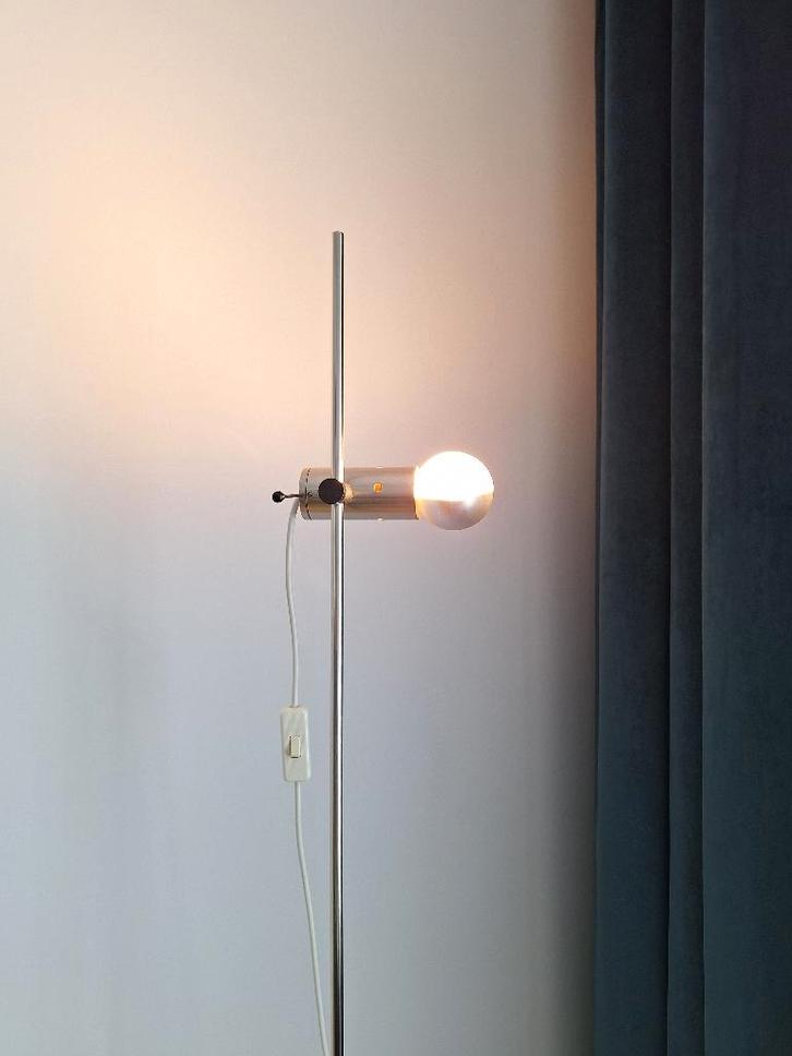 387 vloerlamp van Tito Agnoli voor Oluce, Antiek en Kunst, Kunst | Designobjecten, Ophalen