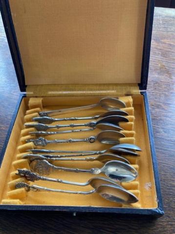 Vintage lepeltjes beschikbaar voor biedingen