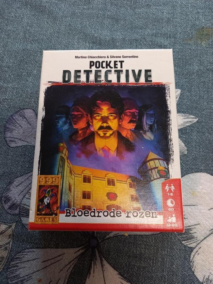 Pocket detective: bloedrode rozen, Hobby en Vrije tijd, Gezelschapsspellen | Kaartspellen, Zo goed als nieuw, Een of twee spelers