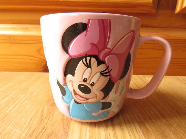 mug tasse minnie Disneyland resort Paris, Maison & Meubles, Cuisine | Vaisselle, Comme neuf, Tasse(s) et/ou soucoupe(s), Enlèvement ou Envoi