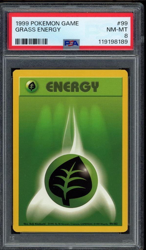 Grass Energy PSA 8 - 99/102 - Base Set 1999, Hobby en Vrije tijd, Verzamelkaartspellen | Pokémon, Zo goed als nieuw, Losse kaart