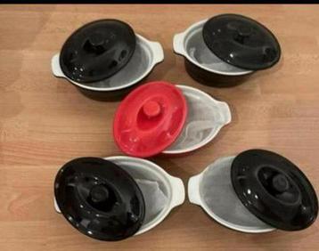 5 mini cocotte zwart en rood nieuw beschikbaar voor biedingen