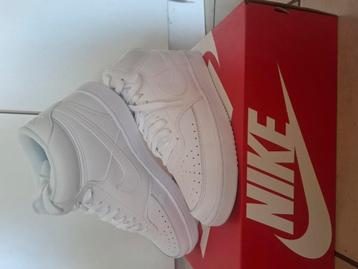 Nieuwe nike Schoenen  beschikbaar voor biedingen