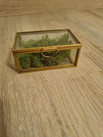 Glazen ringdoosje trouw beschikbaar voor biedingen