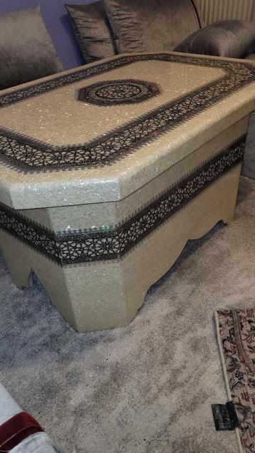 Salontafel uit zware MDF  beschikbaar voor biedingen