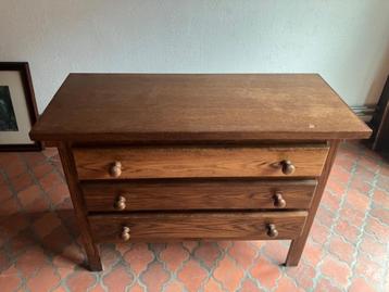 Commode 3 lades beschikbaar voor biedingen