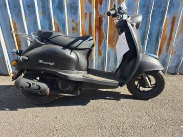 A klasse scooter voor 550 euro alles werkt. beschikbaar voor biedingen