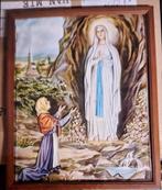 Cadre st Bernadette 26cm sur 32cm en relief, Antiek en Kunst, Antiek | Religieuze voorwerpen, Ophalen of Verzenden