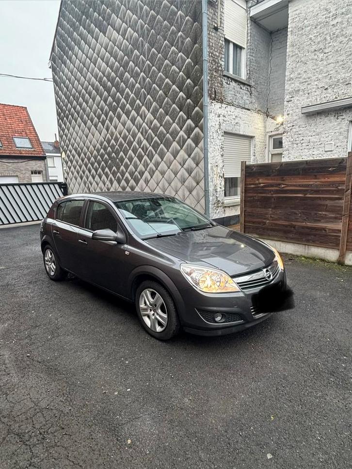 Opel Astra 1.4 essence, Autos, Opel, Particulier, Astra, Essence, Euro 4, Hatchback, Boîte manuelle, Autres couleurs, Noir, Enlèvement