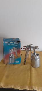 Spuit pistool en mond masker, Ophalen