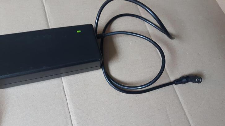 Batterij lader SSLC084V42XH E-bike 42V / 29.3V 2A 1-polig, Fietsen en Brommers, Fietsaccessoires | Fietsaccu's, Gebruikt, Ophalen