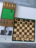 Schaakspel met houten figuren. Van Jumbo. Vanaf 12 jaar, Hobby en Vrije tijd, Gezelschapsspellen | Bordspellen, Ophalen