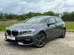 BMW 118i Sportline//Camera//LED//Leder//Navi//PDC//Garantie, Auto's, BMW, Te koop, Zilver of Grijs, Berline, Benzine