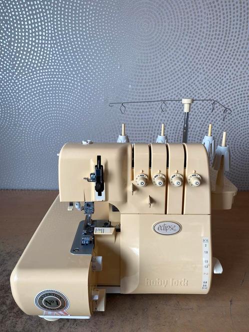 LOCKMACHINE BABYLOCK ÉCLIPSE MET JET AIR INRIJGSYSTEEM, Hobby en Vrije tijd, Naaimachines en Toebehoren, Lockmachine, Overige merken