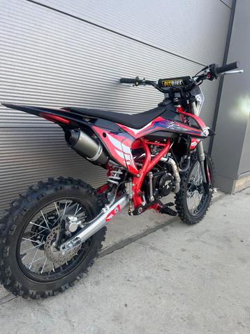 4k- racing crossmotor 140cc 4-takt YX Motorblok - rood frame beschikbaar voor biedingen