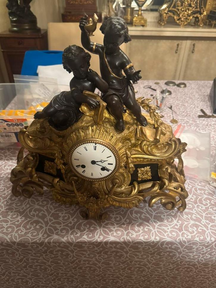 Belle horloge de cheminée en bronze avec enfants patinés, Antiquités & Art, Antiquités | Horloges, Enlèvement