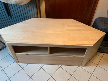 Hoekkast  beschikbaar voor biedingen