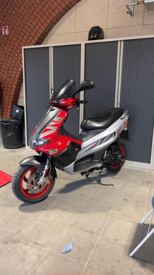 Gilera runner 70cc, Fietsen en Brommers, Brommeronderdelen | Scooters, Zo goed als nieuw, Cilinder, Ophalen