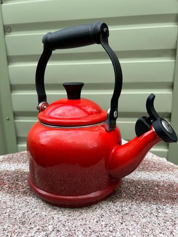 Le creuset fluitketel als decoratie beschikbaar voor biedingen