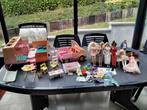 Set Barbies-poppen + accessoires + Mattel camper van 1992, Ophalen of Verzenden, Gebruikt, Barbie