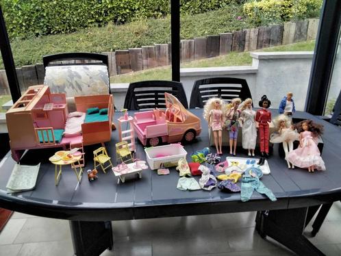 Set Barbies-poppen + accessoires + Mattel camper van 1992, Kinderen en Baby's, Speelgoed | Poppen, Gebruikt, Barbie, Ophalen of Verzenden