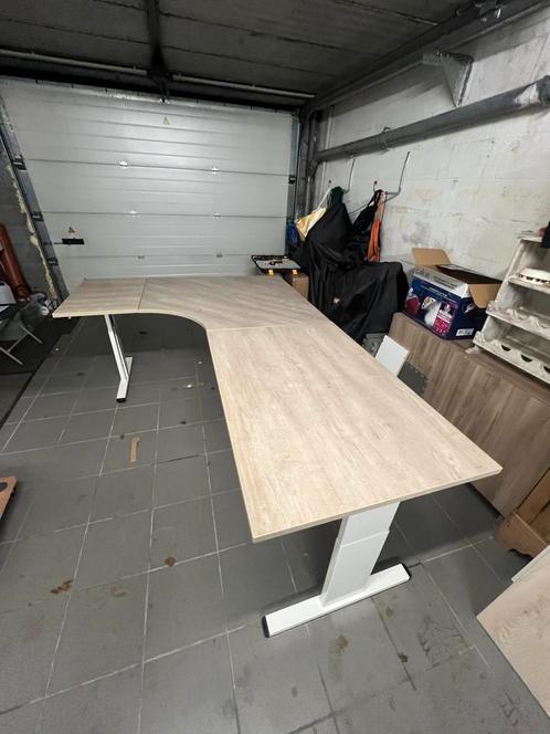 Bureau L Oak light met wit onderstel 240x168, Huis en Inrichting, Bureaus, Zo goed als nieuw, Bureau, Ophalen
