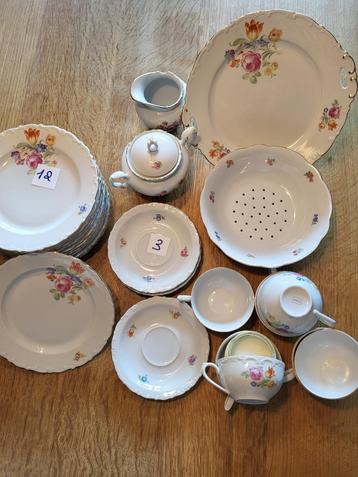 TE KOOP: enkele stukken van het Kahla Flower Service beschikbaar voor biedingen