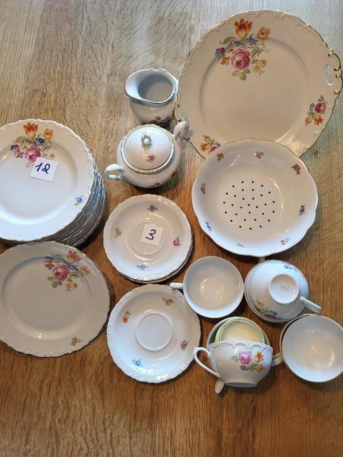 TE KOOP: enkele stukken van het Kahla Flower Service, Antiek en Kunst, Antiek | Servies los, Ophalen