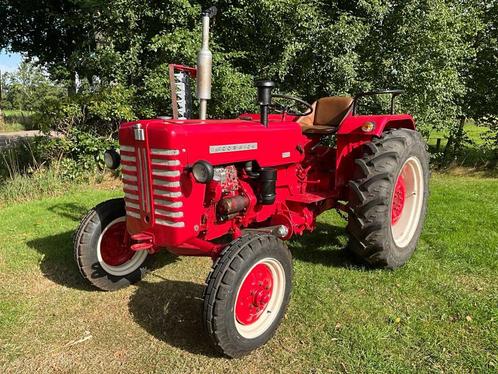 1960 Mc Cormick international D-324 Oldtimer tractor met maa, Zakelijke goederen, Landbouw | Tractoren, McCormick, Oldtimer
