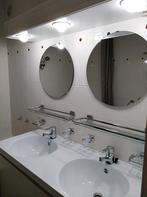 Miroir rond avec tablette console en verre dans cadre chromé, Maison & Meubles, Salle de bain | Meubles de Salle de bain, Comme neuf