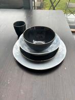 Set d’assiettes pour 4 personnes, Enlèvement