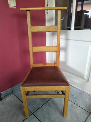 Kerkstoel beschikbaar voor biedingen