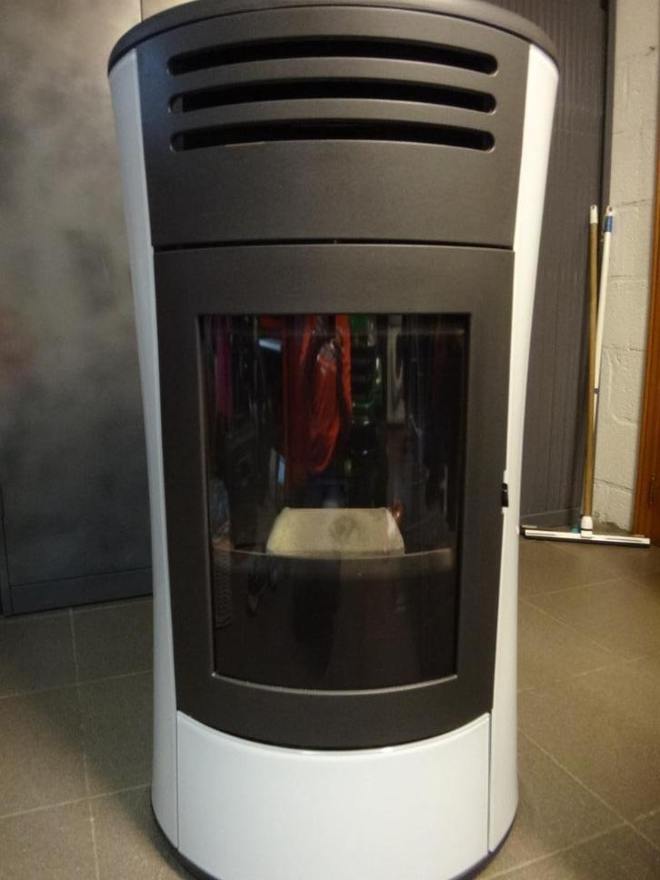 Edilkamin 11 KW pelletkachel, Huis en Inrichting, Kachels, Zo goed als nieuw, Vrijstaand, Pelletkachel, Hout, Ophalen