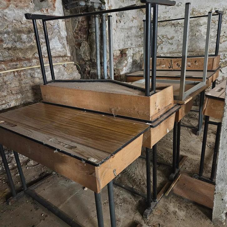 Oude schoolbanken, Huis en Inrichting, Bureaus, Gebruikt, Bureau, Ophalen