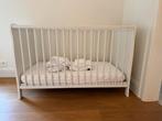 Babybed kinderbed klassiek wit, Ophalen, Zo goed als nieuw, Matras