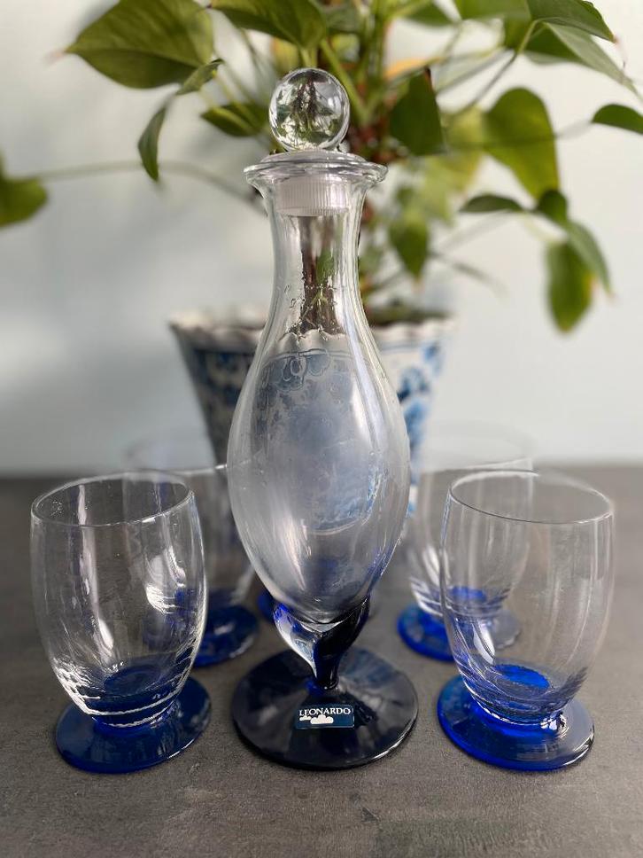 Carafe en verre vintage et cinq verres à pieds bleus, Antiquités & Art, Antiquités | Verre & Cristal, Enlèvement