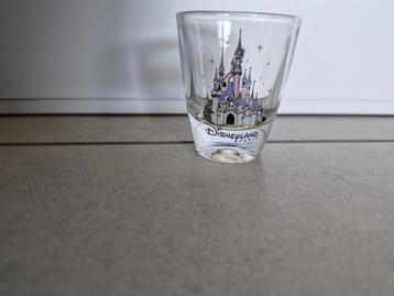 shotglas / borrelglas Disneyland Paris, Verzamelen, Glas en Drinkglazen, Ophalen of Verzenden, Zo goed als nieuw, Borrel- of Shotglas