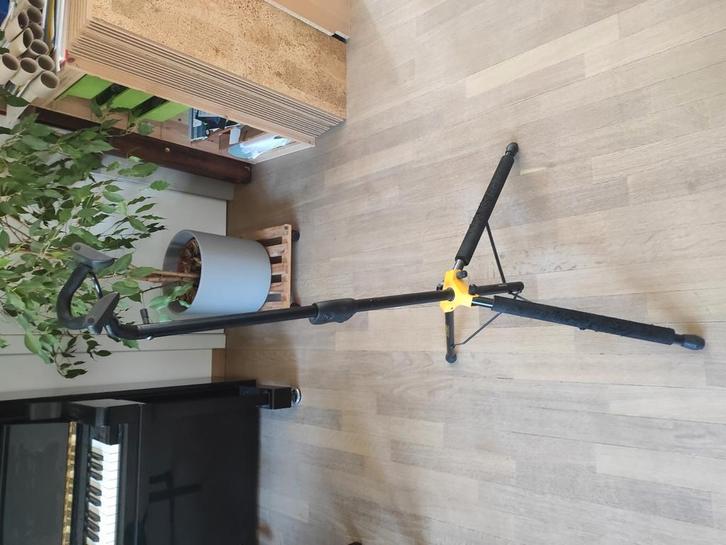 Hercules DS580B statief voor cello, Muziek en Instrumenten, Standaarden, Gebruikt, Muziekstandaard, Cello, Ophalen