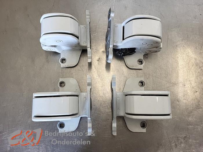 Kit charnières d'un Renault Trafic, Renault, -, 3 mois de garantie, Utilisé