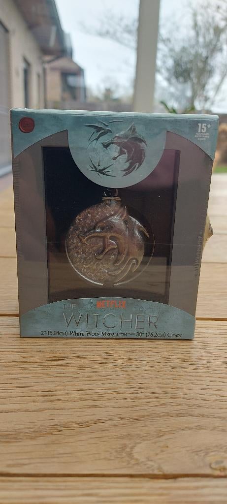 The Witcher - officiële replica van het medaillon van Geralt, Ophalen of Verzenden, Nieuw, Tv, Beeldje, Replica of Model