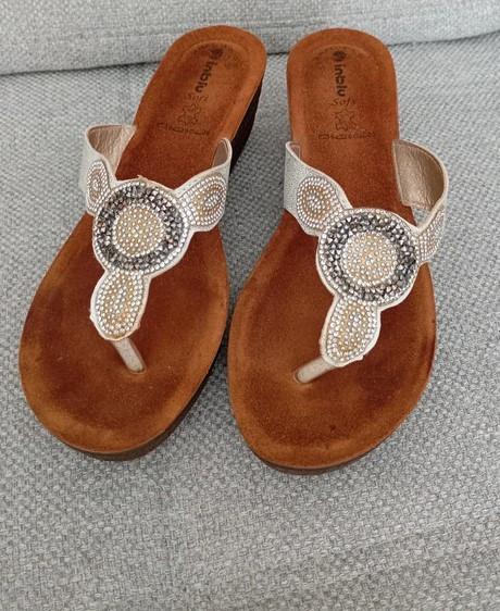 Inblu : ecru met zilver slippers teenslippers , maat 38, Enlèvement ou Envoi, Beige, Comme neuf, Inblu