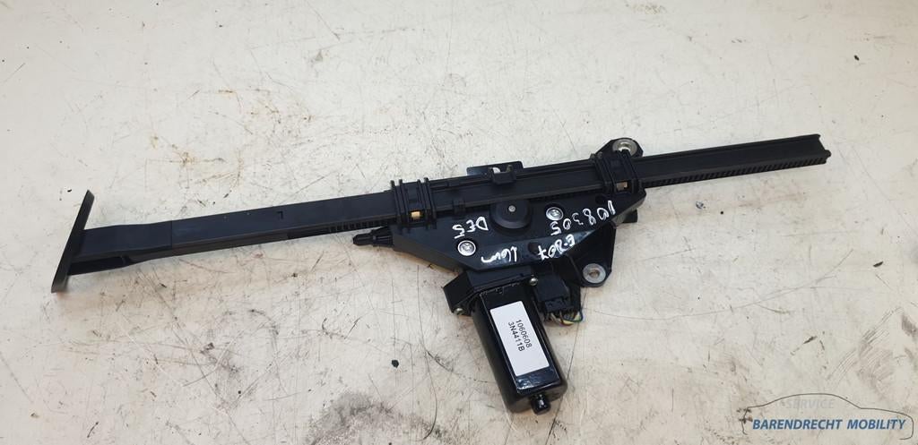 Gordelaangever E-klasse Cabriolet W207 Mercedes 2078600182 o, Gebruikt, Mercedes-Benz AG, Mercedes-Benz, Mercedesstrasse 120
70372  Stuttgart, DE