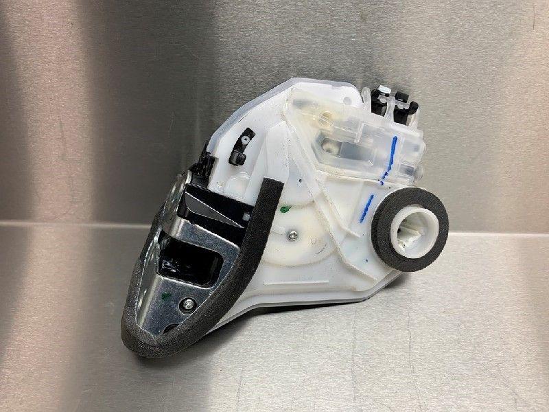 SERRURE DE PORTE RODS ARRIÈRE DROIT Civic (FK6 / 7/8/9), Utilisé, Honda